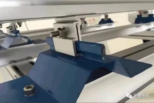 屋頂式光伏安裝17 屋頂式光伏安裝17